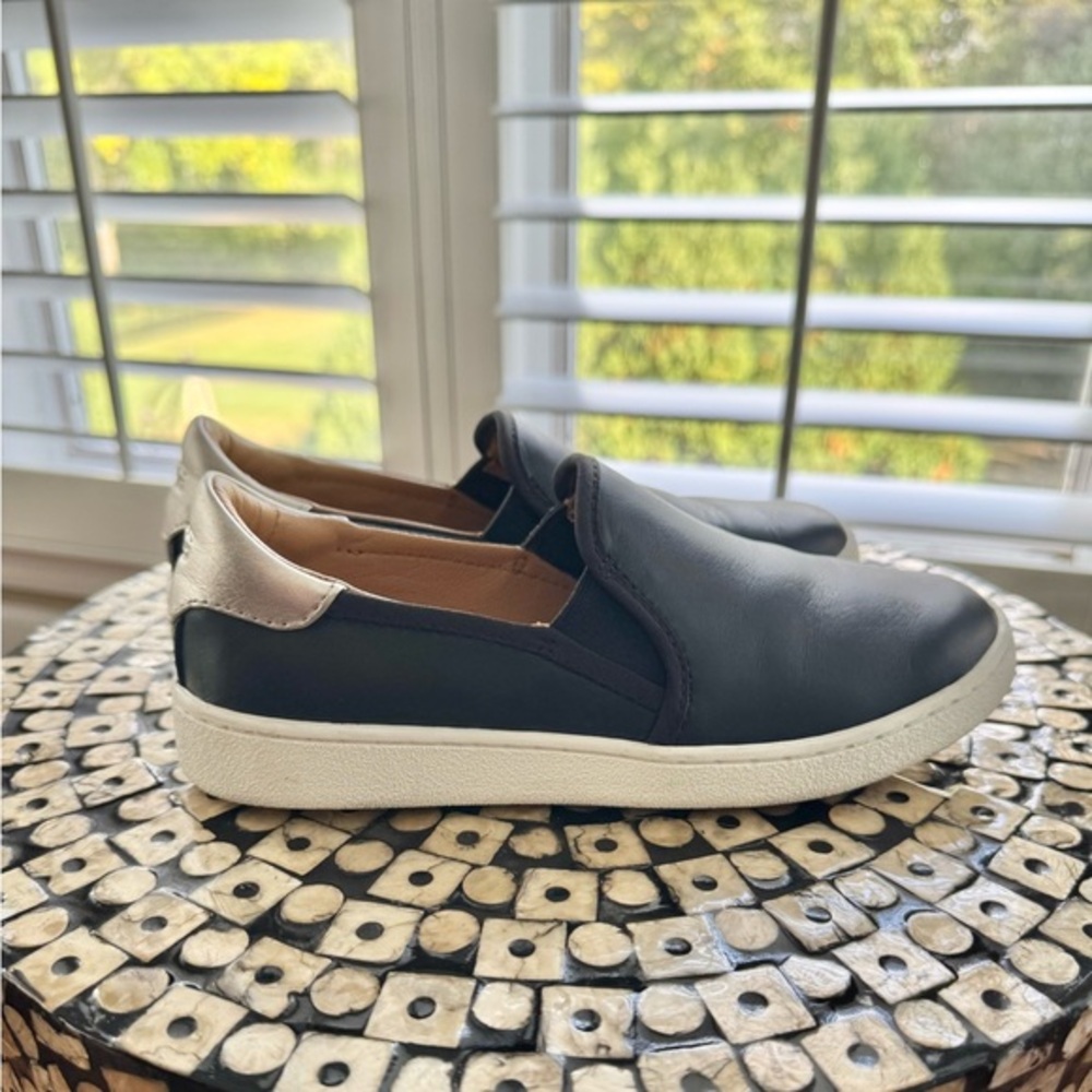 Ugg Black and Silver Jass Leather Slip On Sneaker Size 6